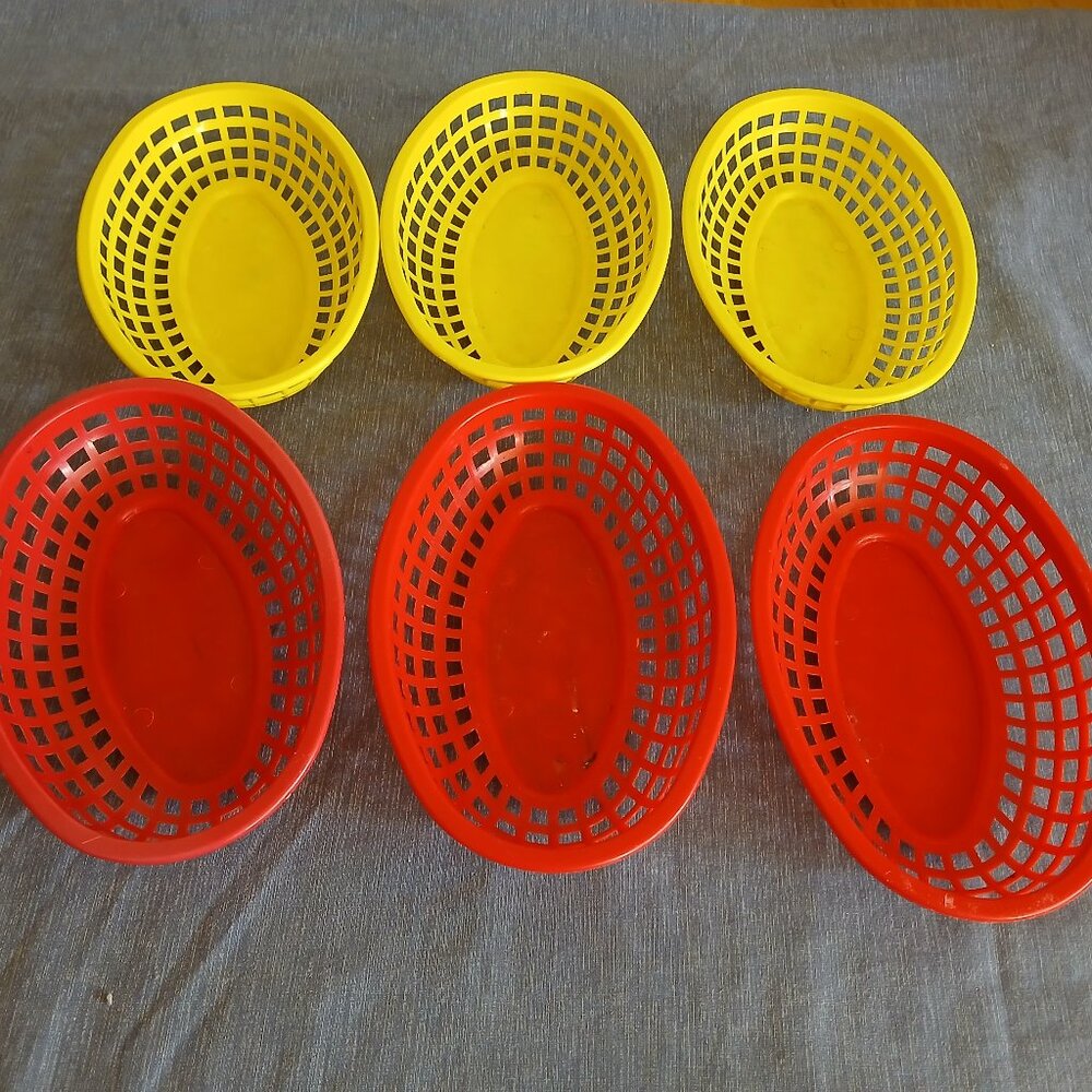 Tablecraft Dinner style 6 Classic Oval Plastic serving baskets Used